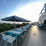 Beachway & 3* シダ