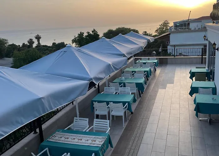 Beachway & מלון 3*