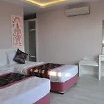 Beachway & Otel 3*