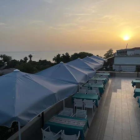 Hotel Beachway & 3*