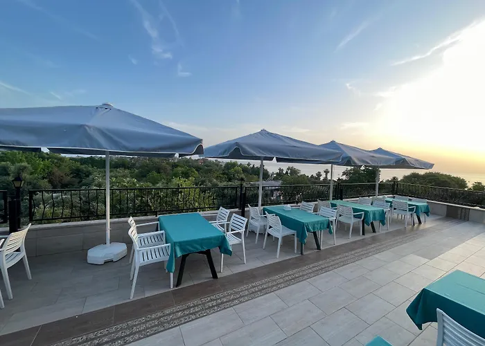 Beachway & Ξενοδοχείο 3*