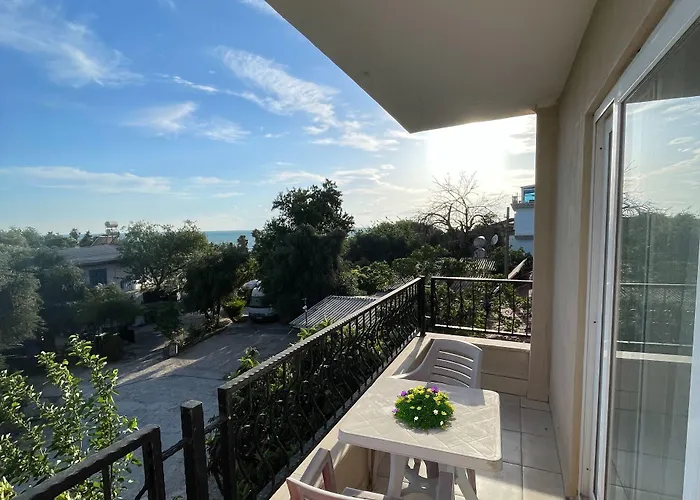 Beachway & Ξενοδοχείο 3*